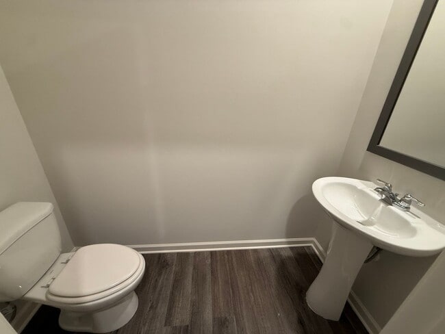 Building Photo - 3 Bedroom, 2.5 Bathroom- Townhouse in Armuchee!!