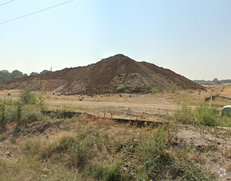 Building Photo - 5347 Pinecrest Ct N