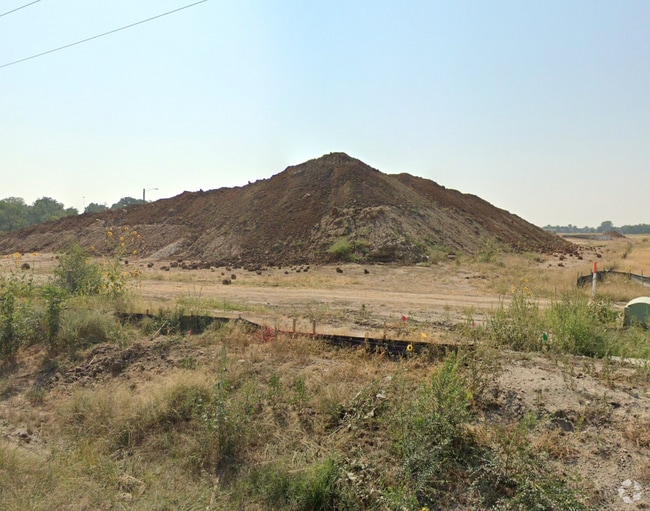 Building Photo - 5347 Pinecrest Ct N