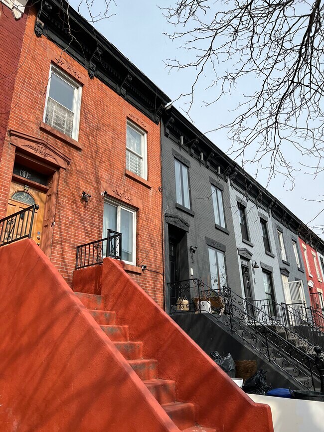 Building Photo - 61A Somers St