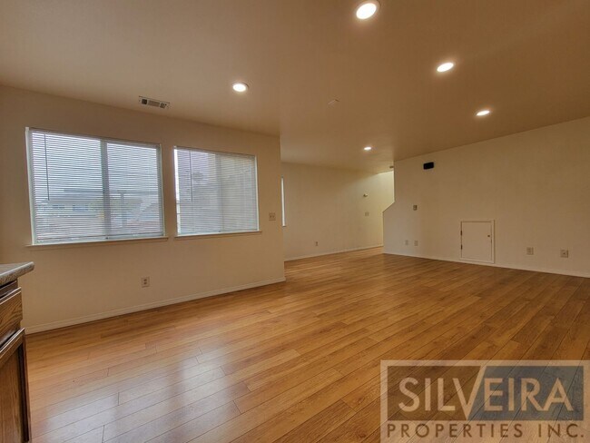 Foto del edificio - Unique 2 Bedroom Unit Available Now!