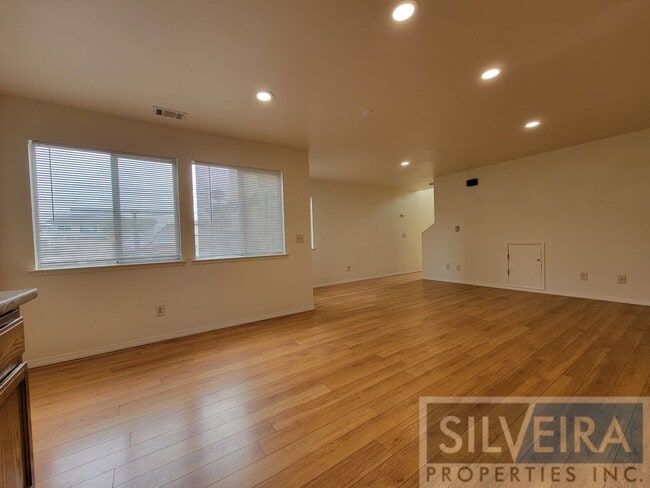 Building Photo - Unique 2 Bedroom Unit Available Now!