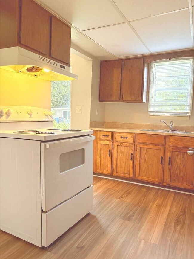 Foto del edificio - Beautiful 2BR 1BA Home w/ A/C • Driveway Parking in Gahanna