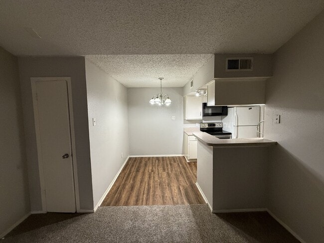 Building Photo - 7152 Fair Oaks Ave