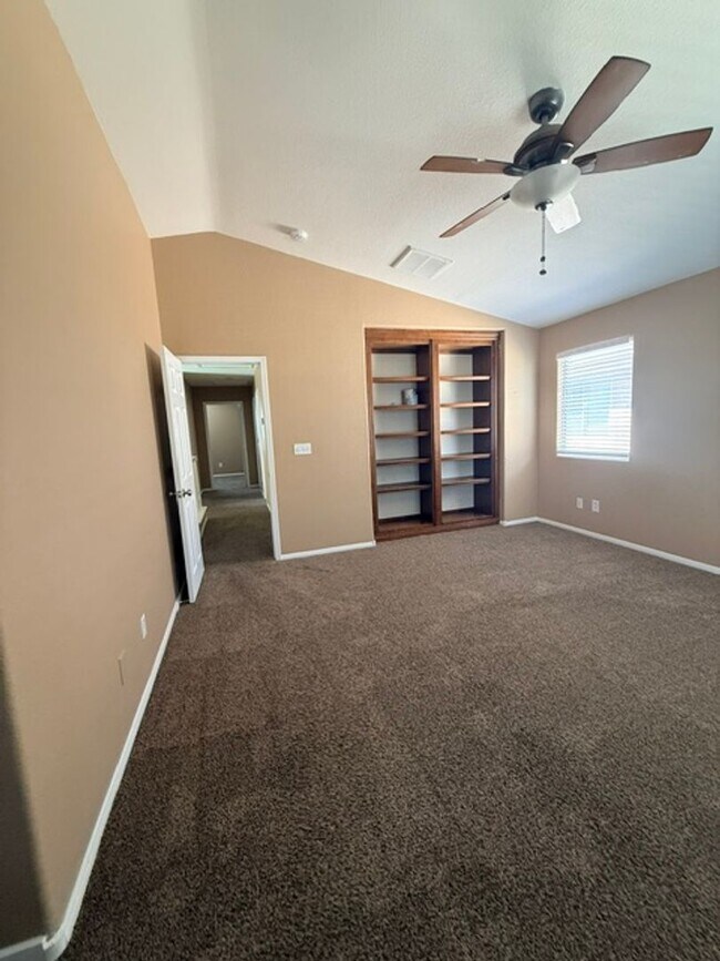 Foto del edificio - 5172 Dillingham Dr