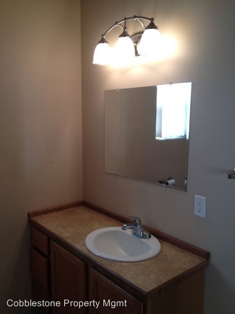 Building Photo - 3 br, 2 bath Apartment - 430 S Wilson St