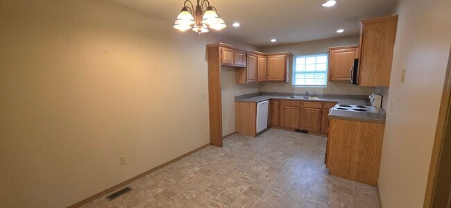 Foto del edificio - Close to Missouri State University! 3 Bedroom 2 Bathroom for $1295