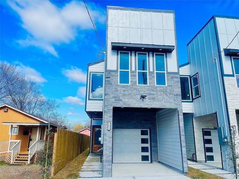 Photo - 7931 Fowlie Street Unit