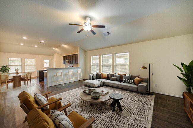 Foto del edificio - 18907 Via Flora Dr