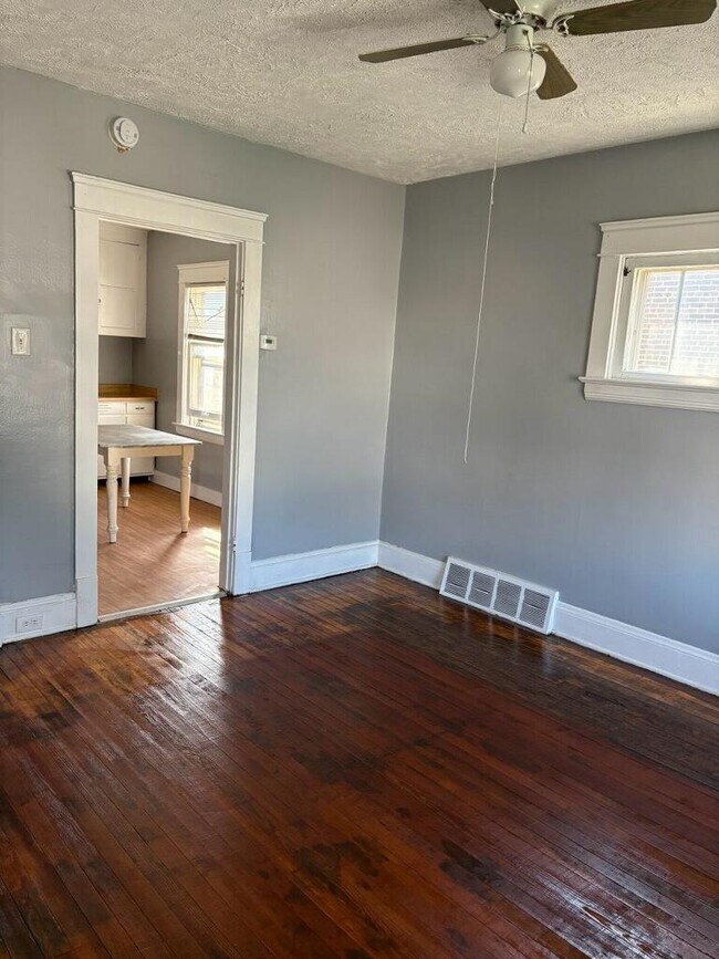 Foto del edificio - 2821 E 122nd St