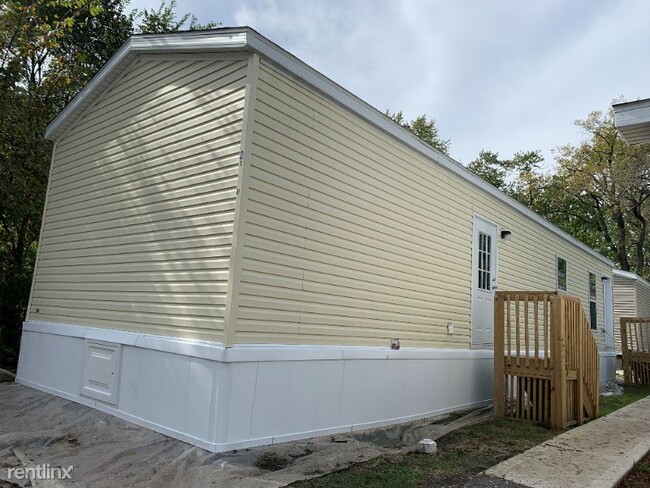 Building Photo - 16902 Dixie Hwy