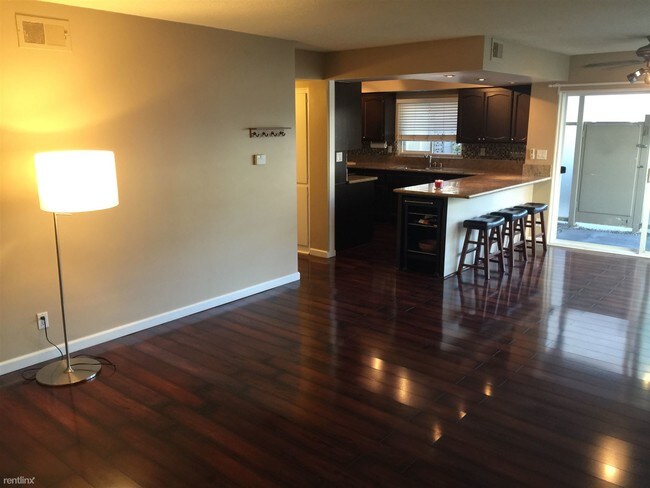 Building Photo - 2 br, 1 bath Condo - 1700 Westcliff Drive