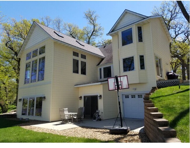 Foto del edificio - 1524 Oakwood Dr