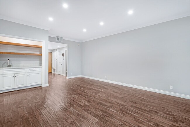 Foto del edificio - 10465 Eastborne Ave