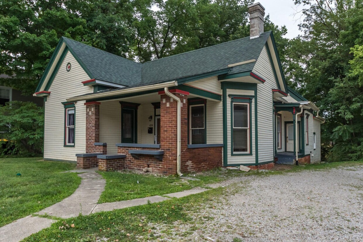 Foto principal - 434 E 2nd St