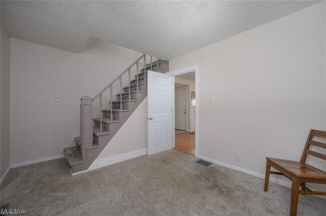 Building Photo - 6544 Schoolview Dr