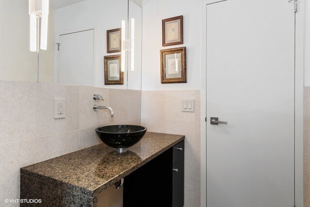Foto del edificio - 2970 N Lake Shore Dr W