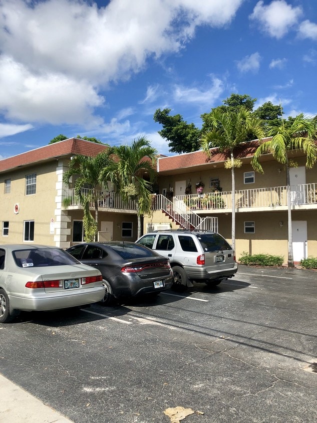 Foto principal - 3901 NW 9th Ave