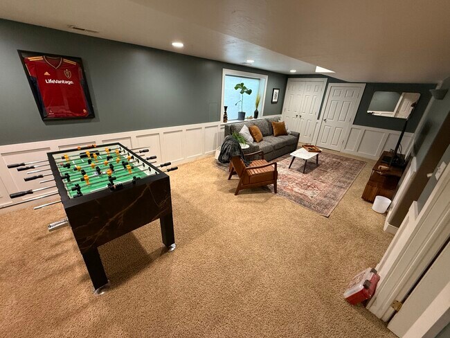 Building Photo - 676 E Howard Dr