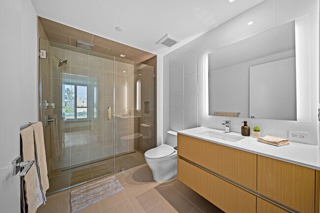 Interior Photo - 1550 Lincoln