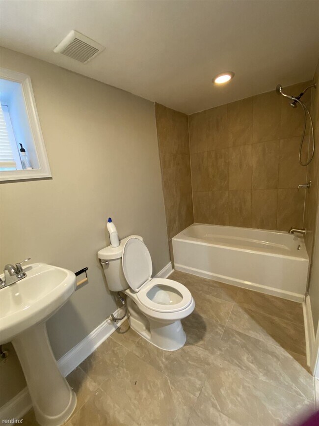Building Photo - 4 br, 3 bath House - 719 N Rosedale St