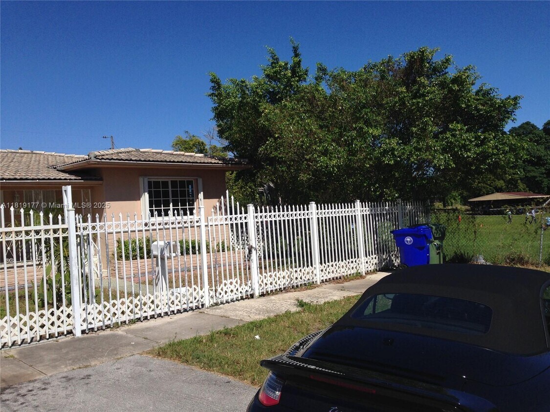 Foto principal - 2965 NW 3rd St