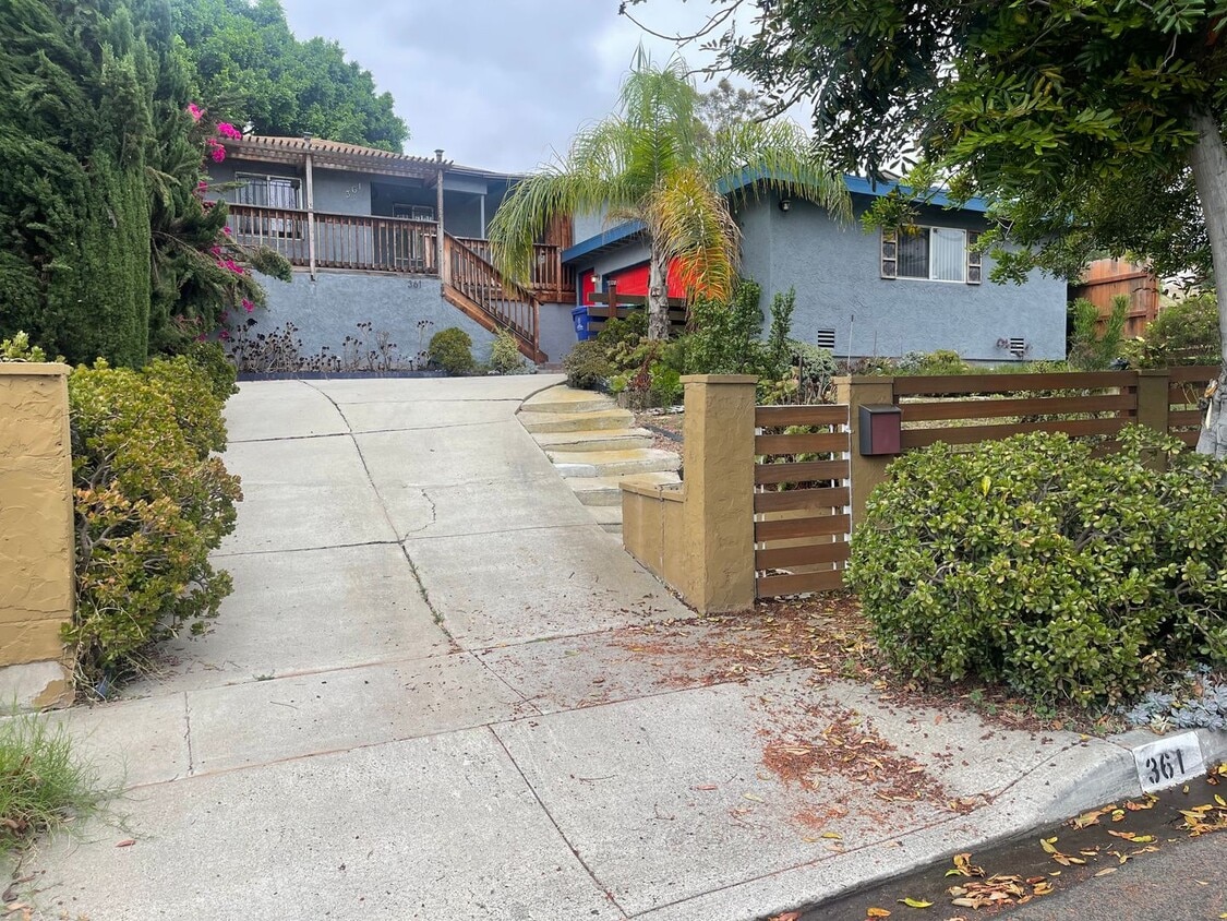 Primary Photo - Unique 3 Bedroom 2 Bath House in Encanto