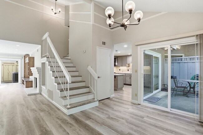Building Photo - Renovated Los Gatos Townhome