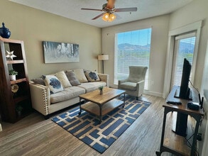 Building Photo - 460 E 400 S