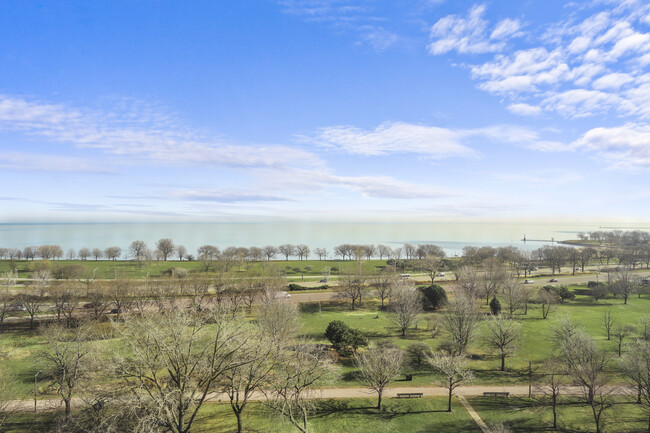 Foto del edificio - 5445 N Sheridan Rd