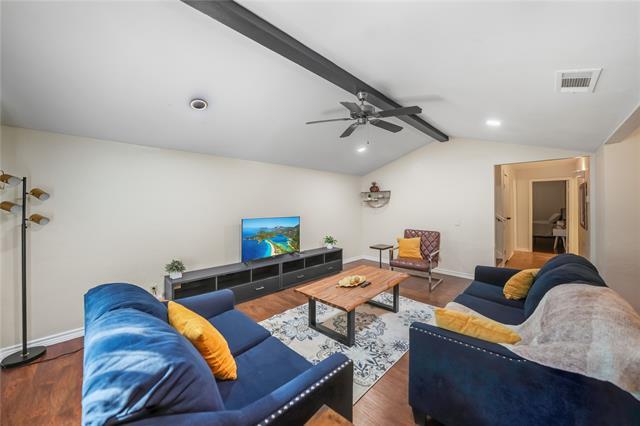 Foto del edificio - 922 Shady Creek Ln