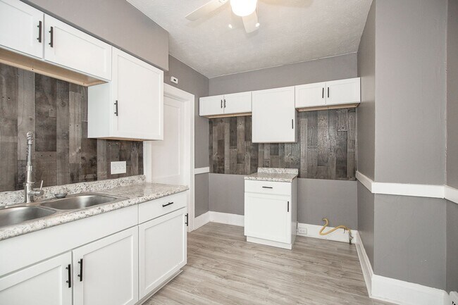 Foto del edificio - 364 E 161st St