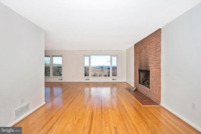Foto del edificio - 6139 Jefferson Blvd