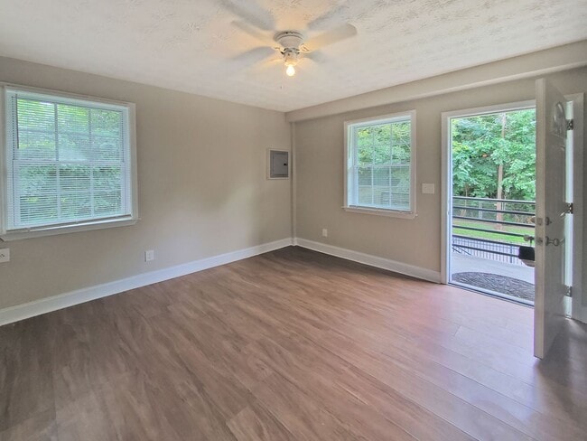 Building Photo - COMING SOON: One bedroom 1 bath apartment - Housing Vouchers accepted