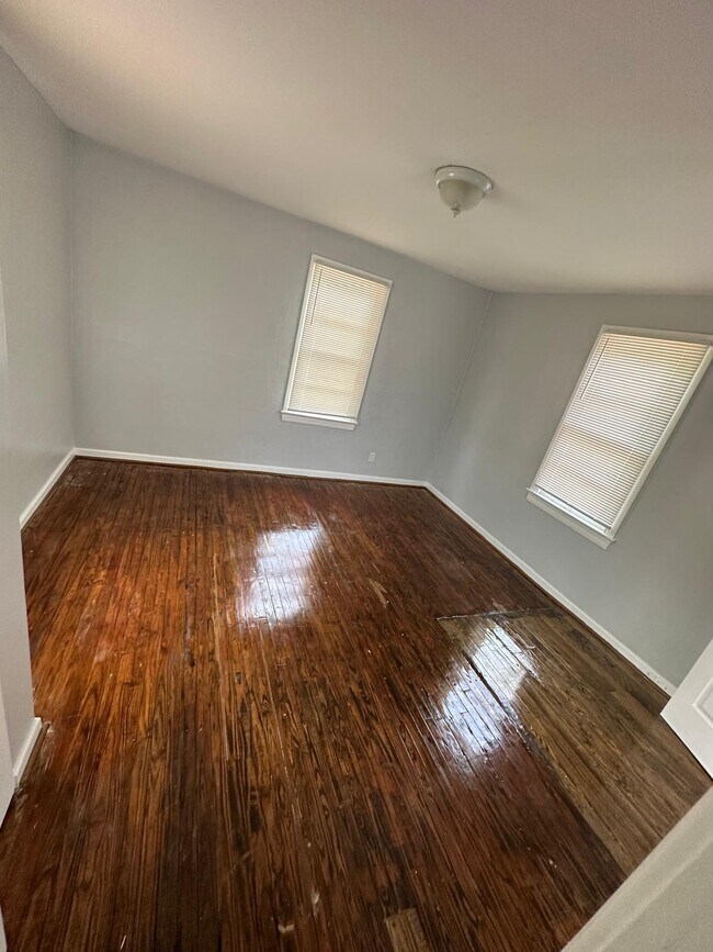 Foto del edificio - 1178 W 10th St