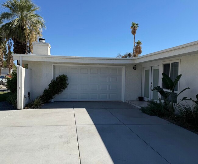 Building Photo - 12811 Catalpa Ave