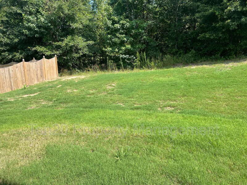 Foto principal - 365 Partisan Dr