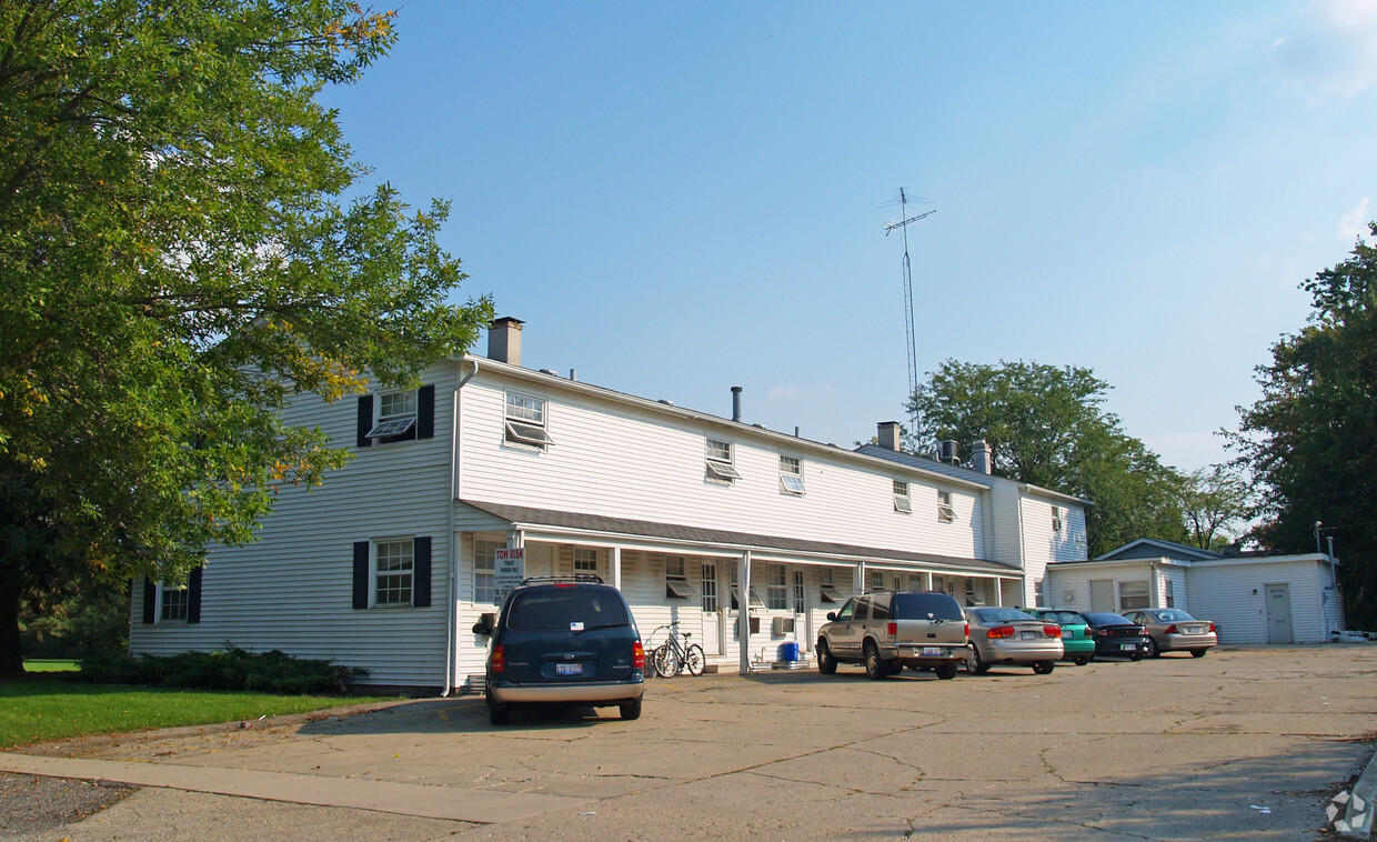 Building Photo - Greenbriar Apartments