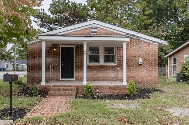Building Photo - Beautiful Single Family Home!