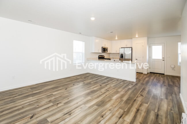 Foto del edificio - 335 Lightning Ave