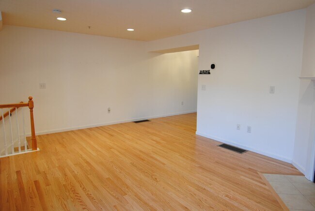 Building Photo - 55 Georgetown Dr