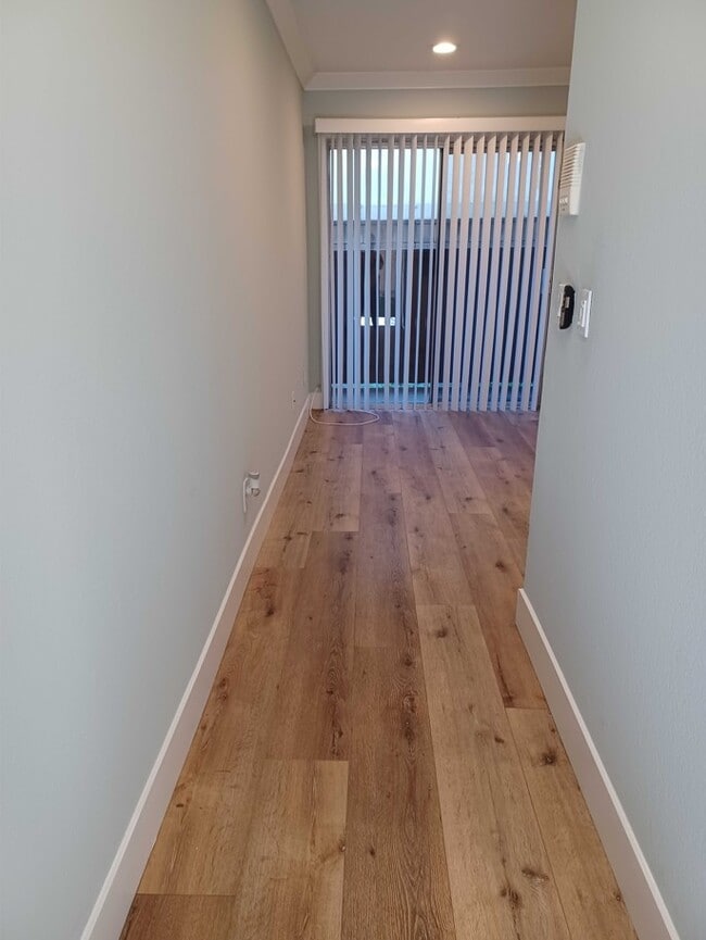 Studio 206 - Roscoe Tower