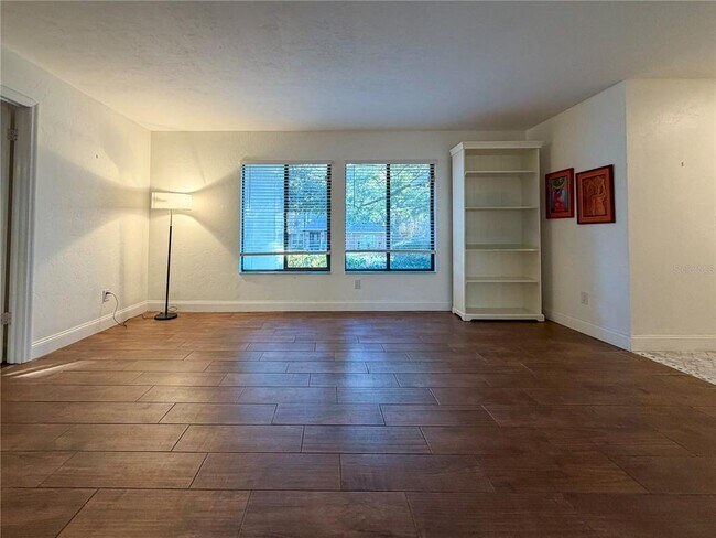 Foto del edificio - 6242 NW 105th Ave