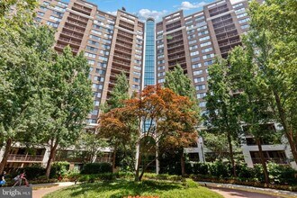 Building Photo - 10101 Grosvenor Pl