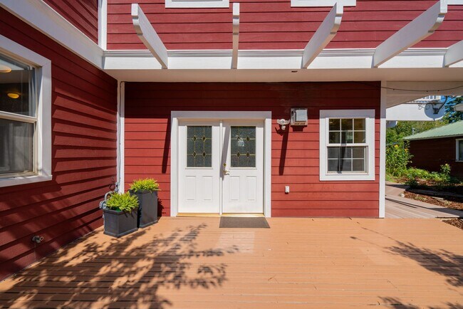 Building Photo - Spacious home close to CWU!