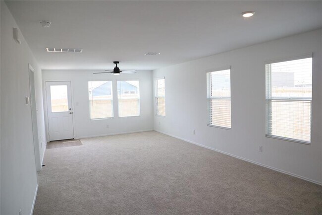 Building Photo - 175 Magalia Ln