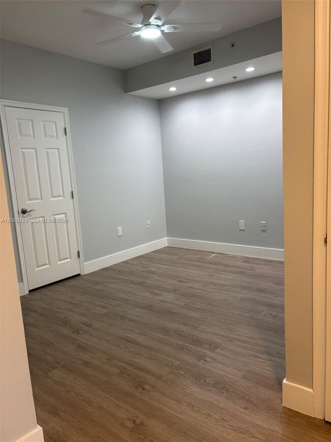 Building Photo - 2100 Greenview Shores Blvd