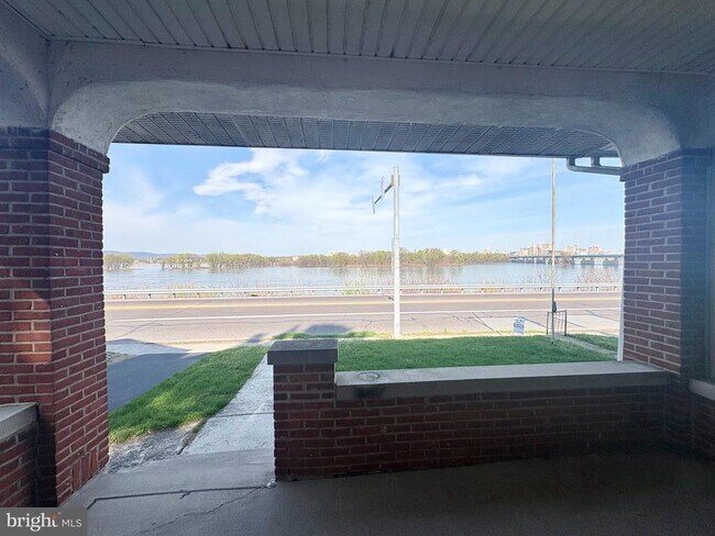 Foto del edificio - 616 N Front St