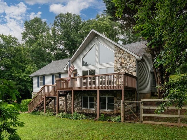 Building Photo - 15 Tiffany Ln