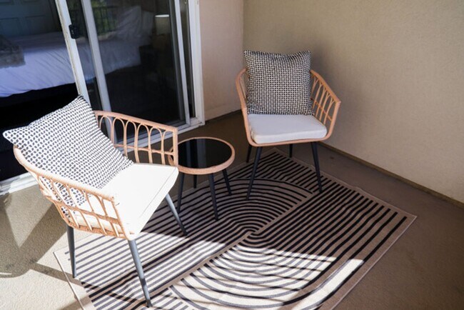 Foto del edificio - THE UPTOWN | Modern | Furnished | Bankers Hill Condo | Across from Balboa Park